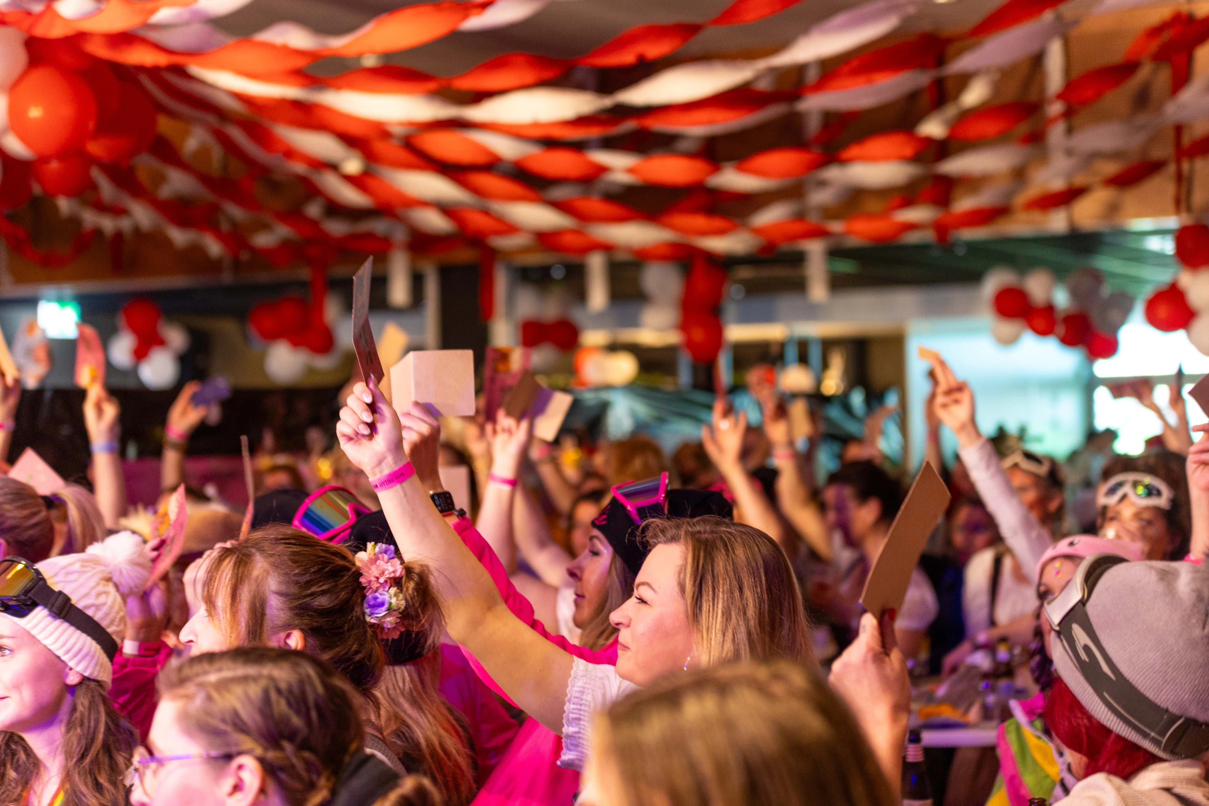 Deelnemers aan een activiteit in Roosteren